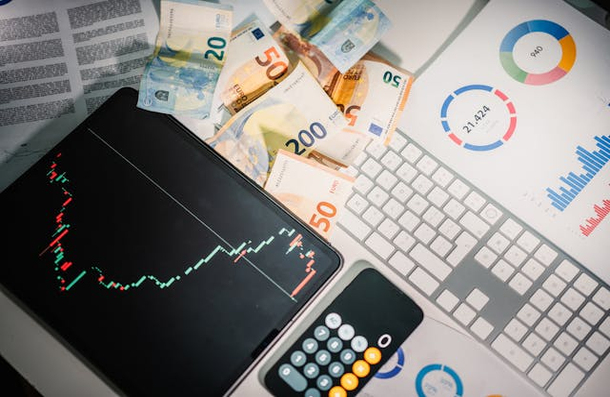 How to buy and sell premium domain names for profit